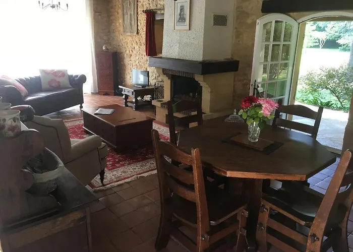 Le Petit Chateau - Adults Only בית נופש