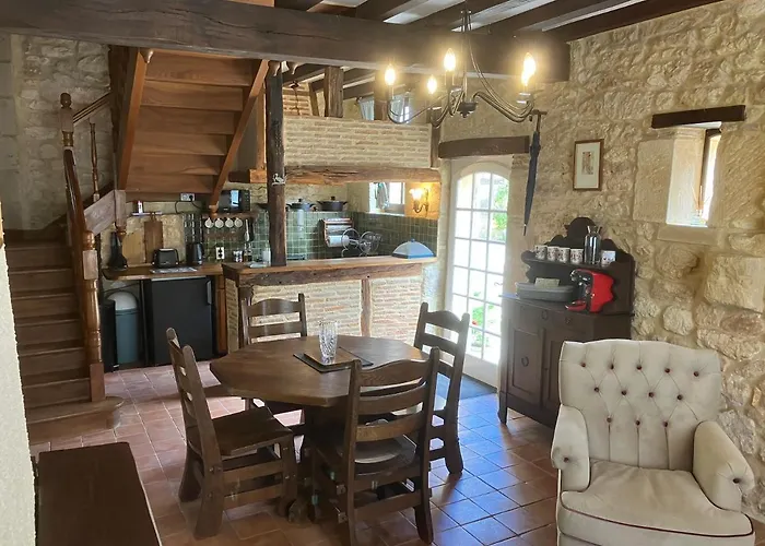 בית נופש Le Petit Chateau - Adults Only לה בוג