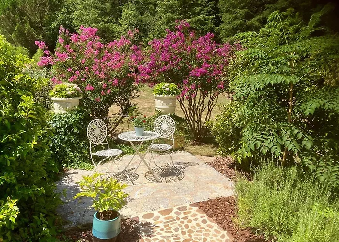 Le Petit Chateau - Adults Only בית נופש לה בוג