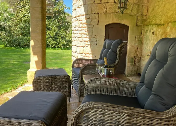 Le Petit Chateau - Adults Only בית נופש לה בוג