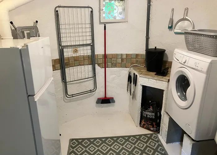 Le Petit Chateau - Adults Only