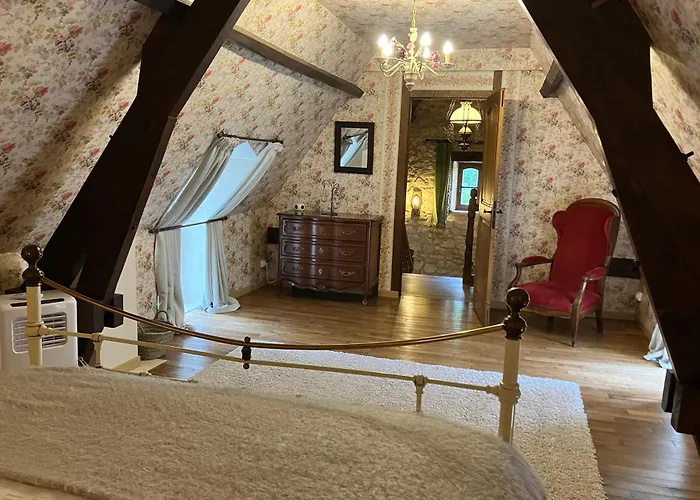 בית נופש Le Petit Chateau - Adults Only לה בוג