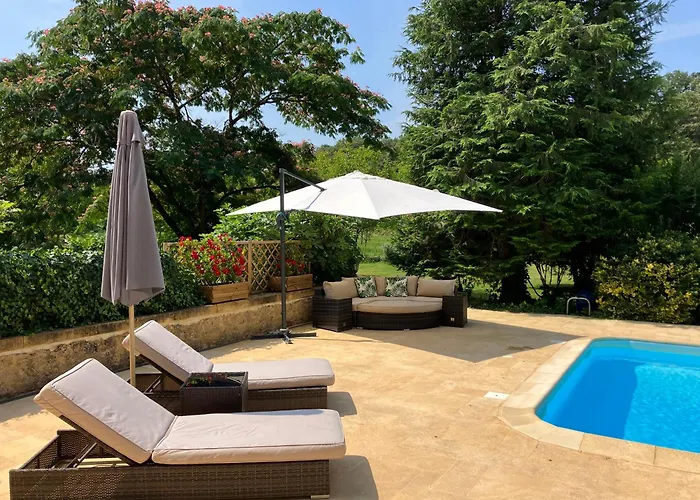 Le Petit Chateau - Adults Only בית נופש